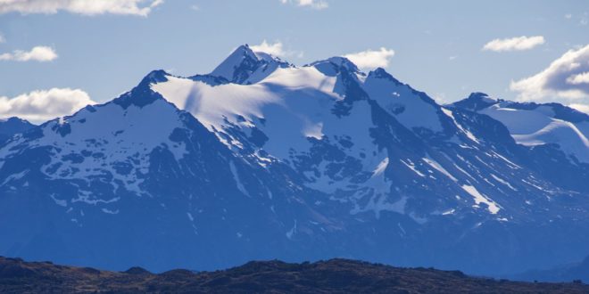 Belgrano-See im Nationalpark Perito Moreno und schneebedeckte Anden in Argentinien